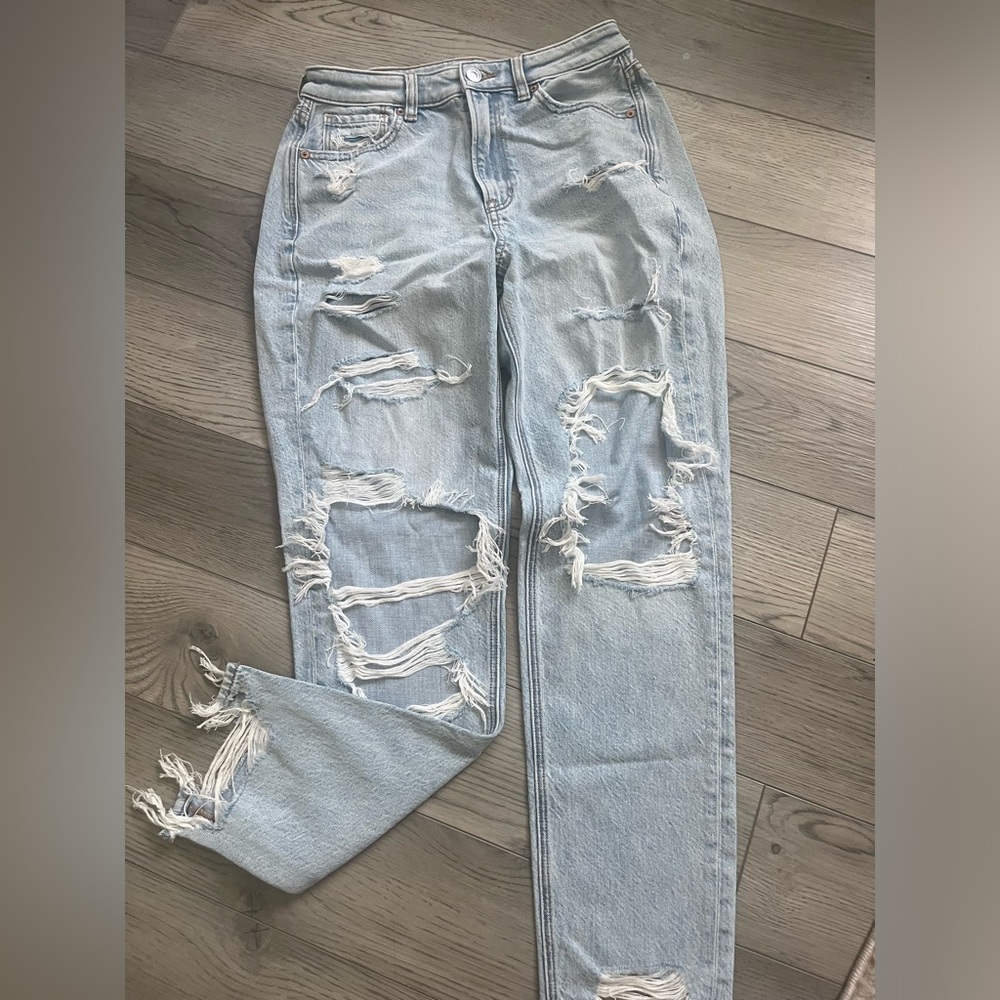 light blue american eagle jeans